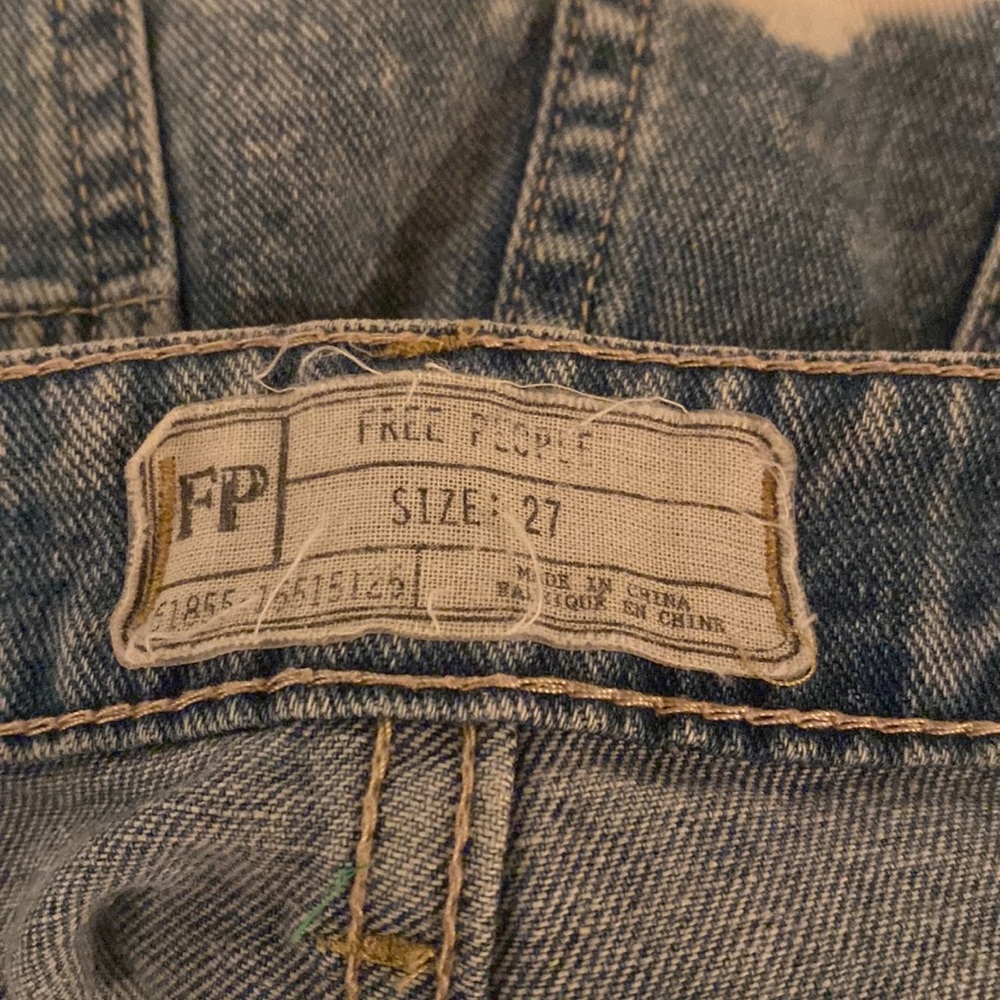 Free People women’s Dip Dye The Ombré fabulous jean shorts w/ embroidery - Picture 11 of 12
